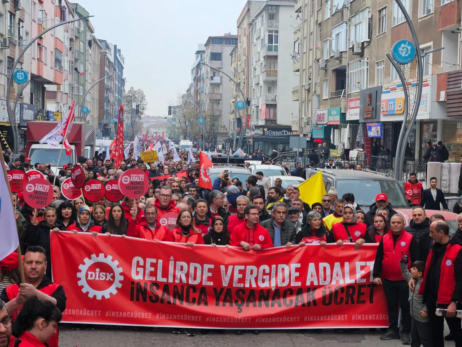 Emekçiler için insanca yaşam talebi