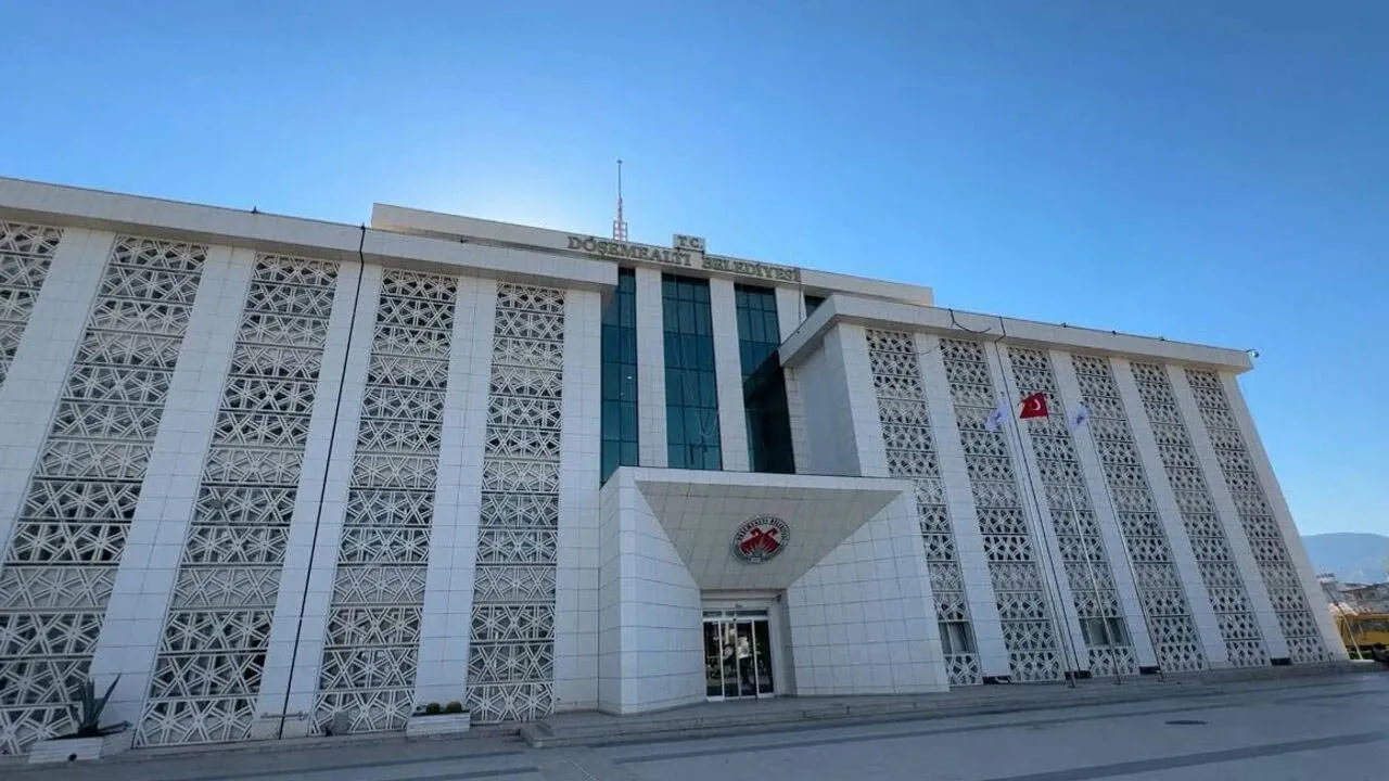 Döşemealtı Belediyesi’ne ‘yolsuzluk’ operasyonu