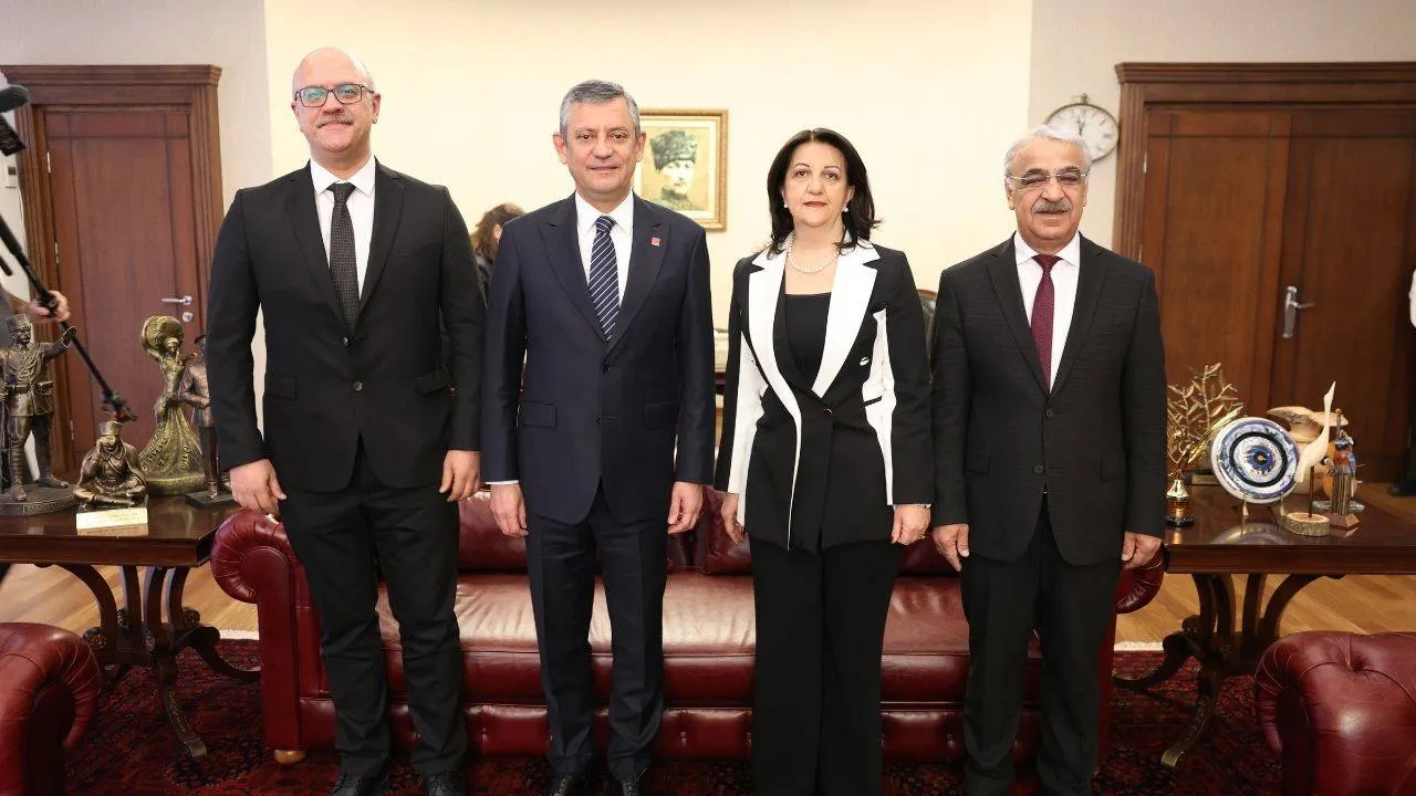 İmralı Heyeti CHP ve EMEP’i ziyaret etti
