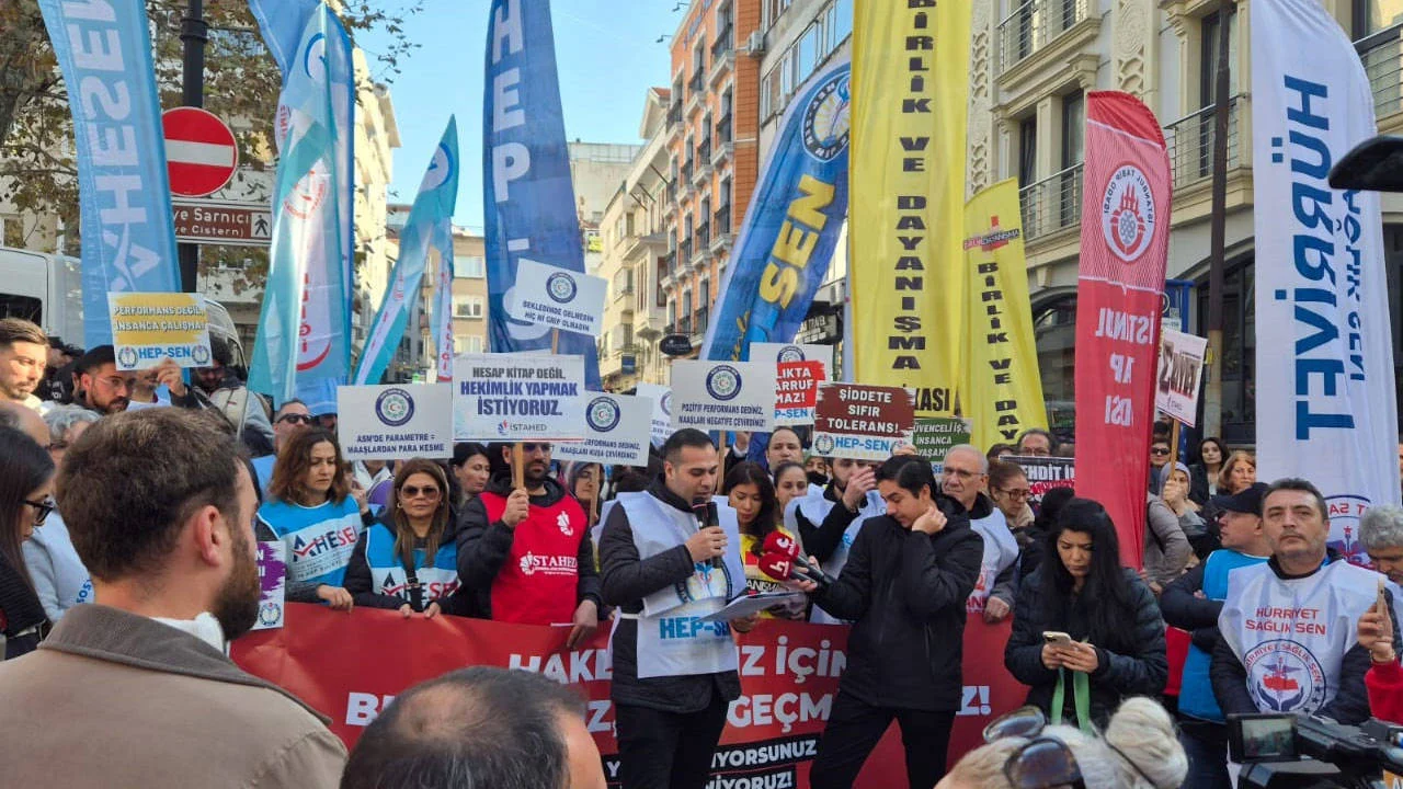 Sağlık emekçileri Sağlık Bakanlığı’nı protesto etti — "Halka eşit ve ücretsiz sağlık hizmeti vermek istiyoruz" görseli