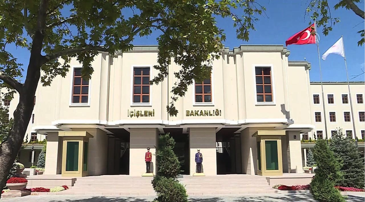Saygı Öztürk “arandığını” yazmıştı
