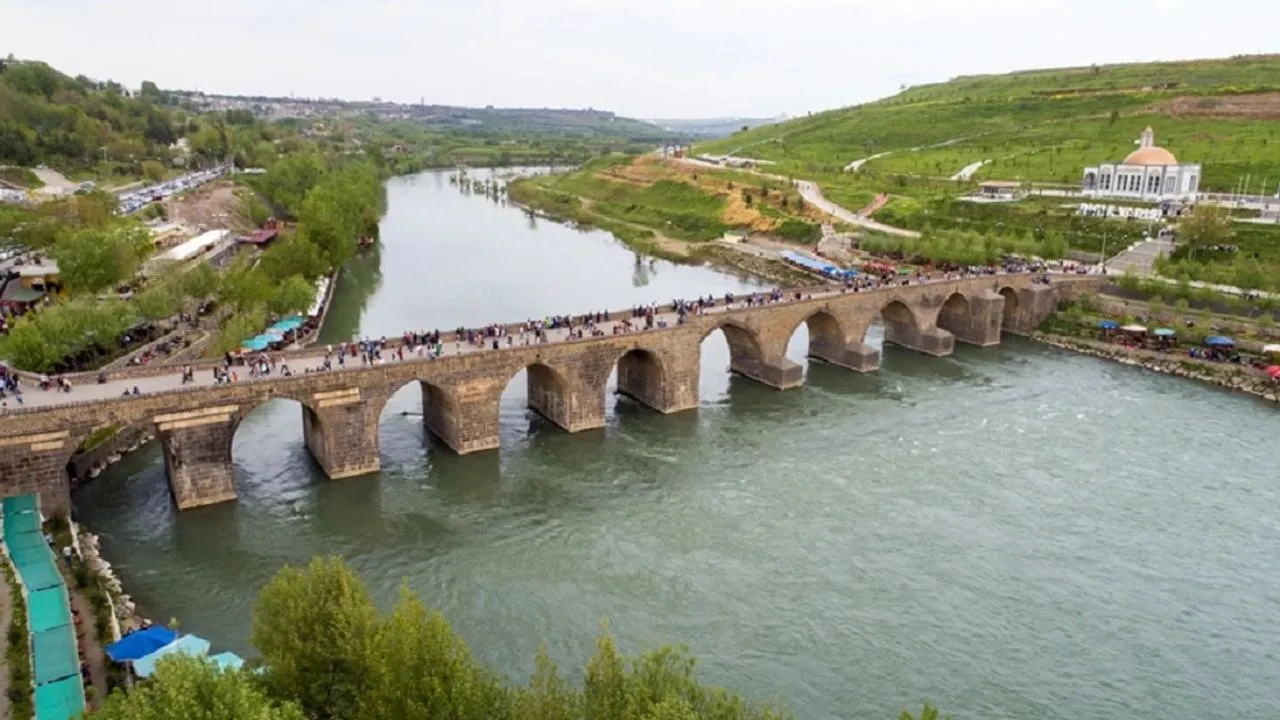Müdahale edilmezse On Gözlü Köprü kör olacak I