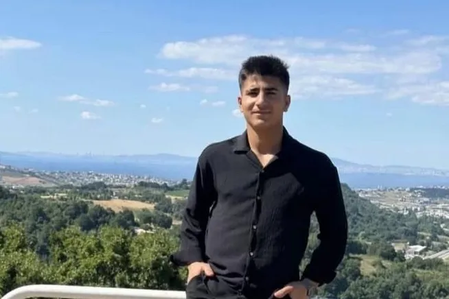 Beşinci kattan düştü l