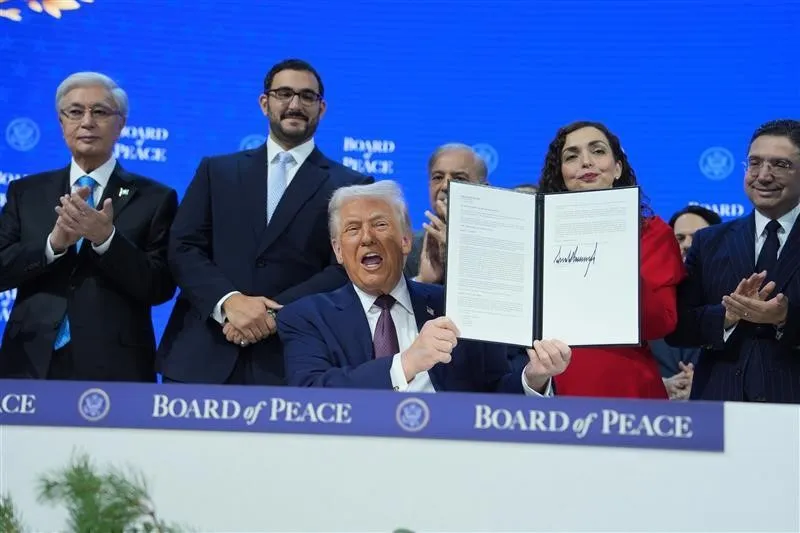 Barış Kurulu için Davos imza töreni l