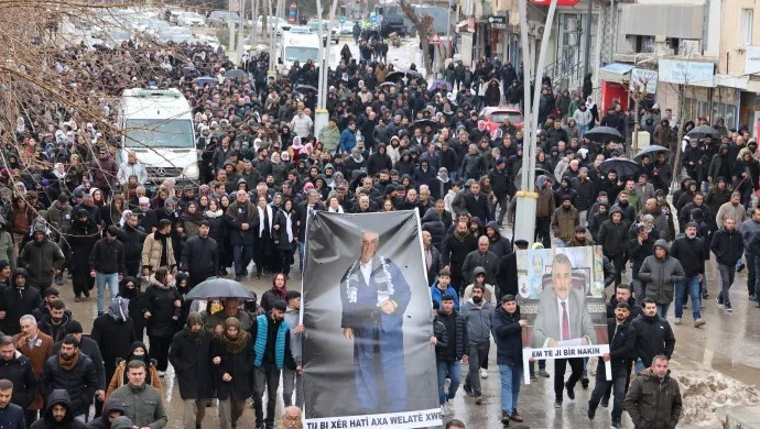 Kürt siyasetçi Selim Sadak toprağa verildi l
