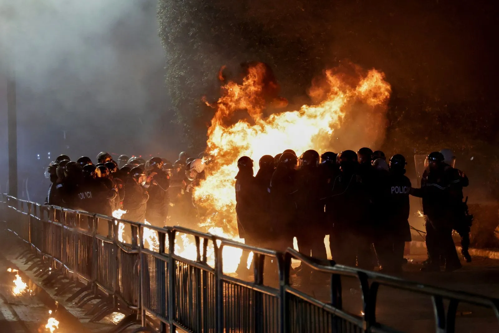 Tiran’da protestolar