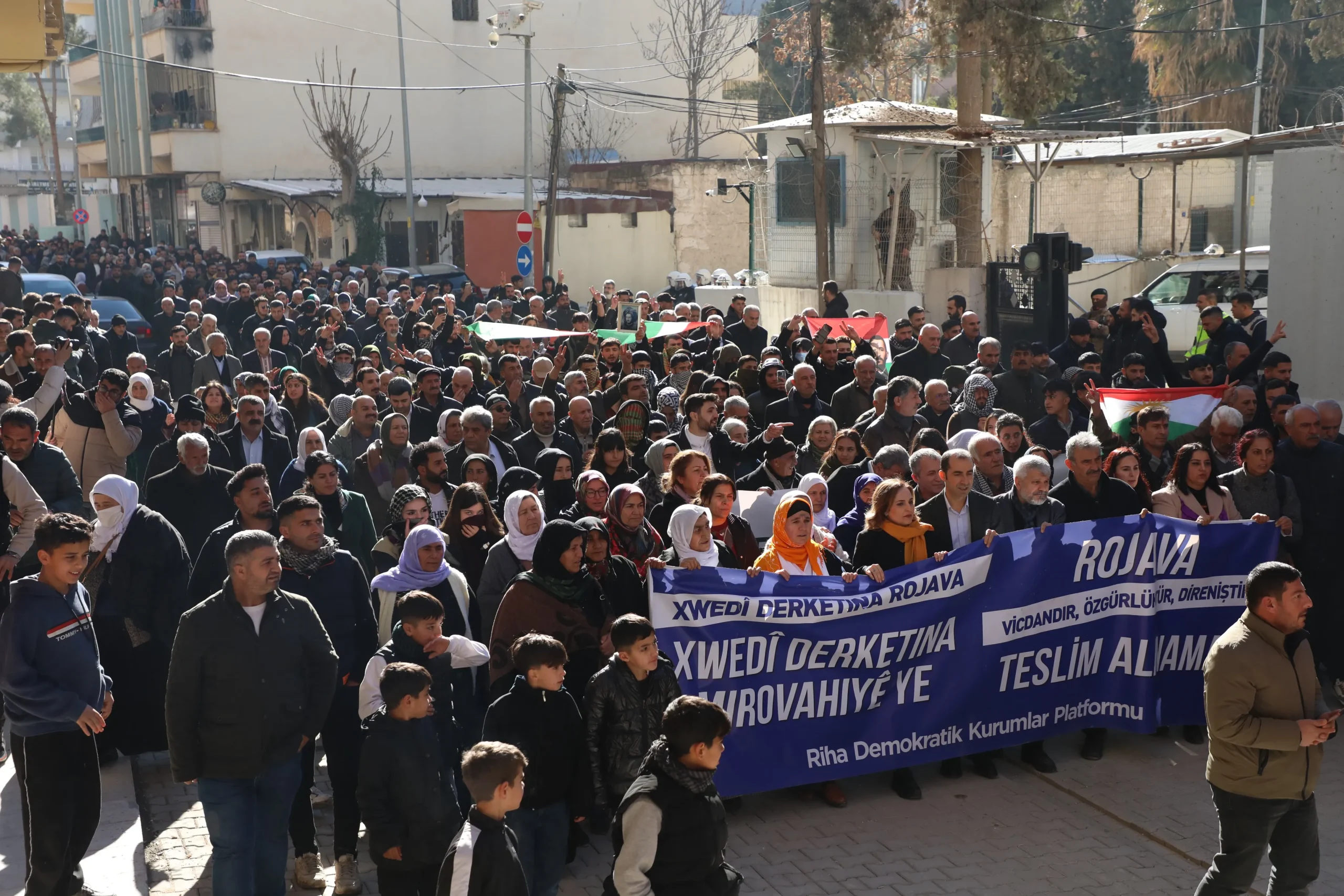 “Kuzey ve Doğu Suriye’nin statüsü hedef alınıyor”