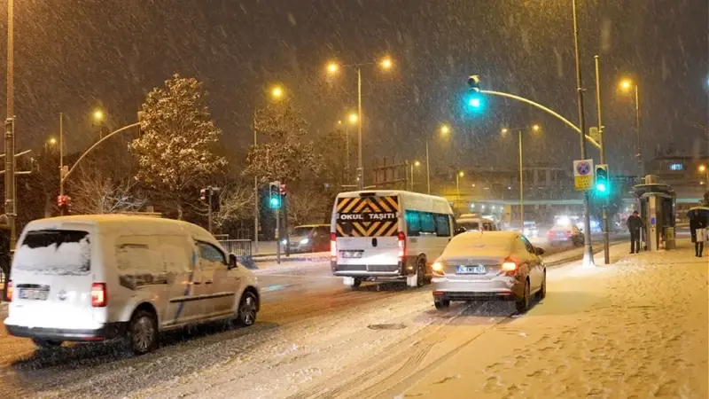 İstanbul’da kar yağışı gece boyu sürdü