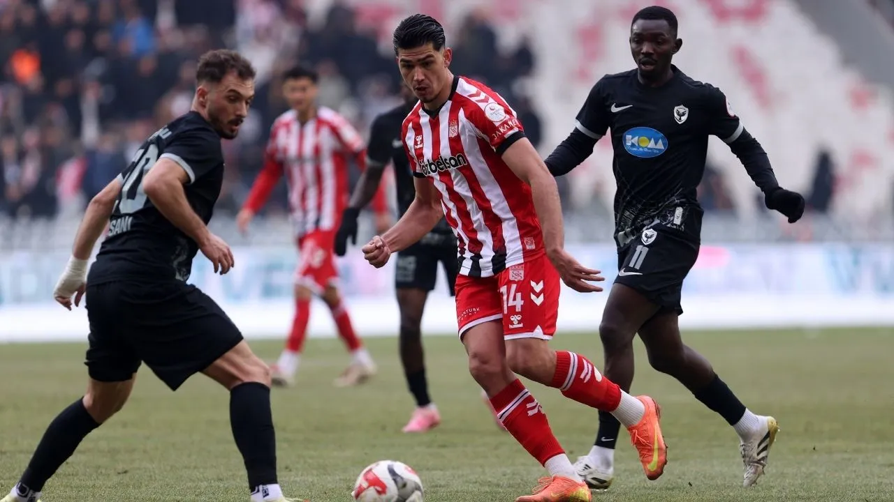 Milliyetçi marşlar, pankartlar, futbolculara atılan kar topları…