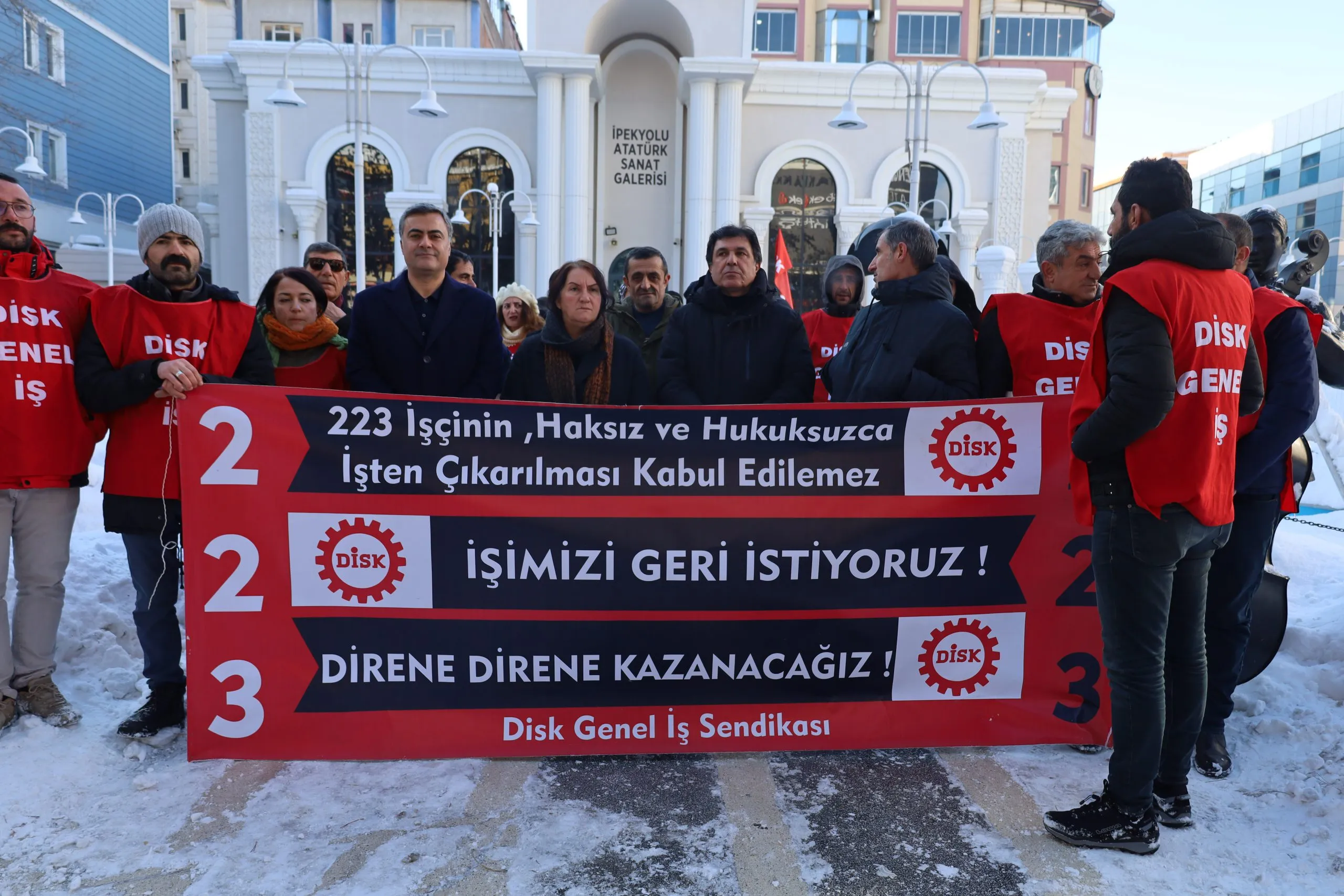 Direniş yeni yılda da sürüyor