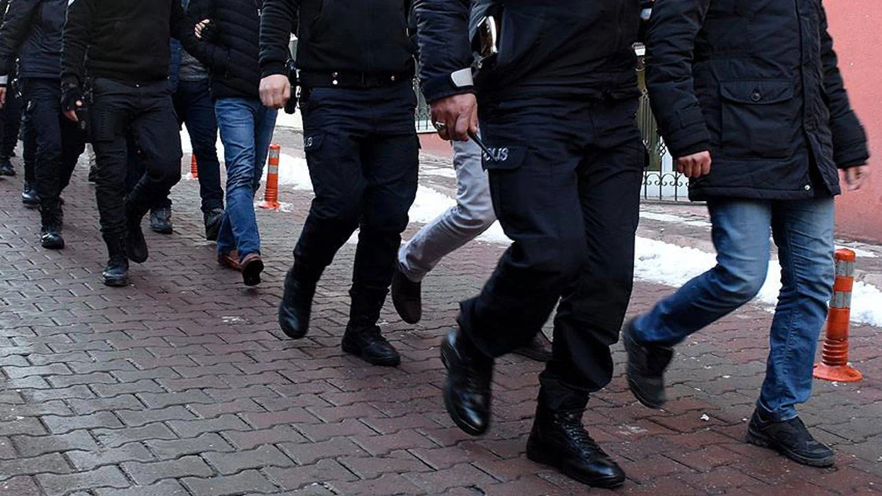 Çocuk istismarı, yasa dışı bahis ve dolandırıcılık l