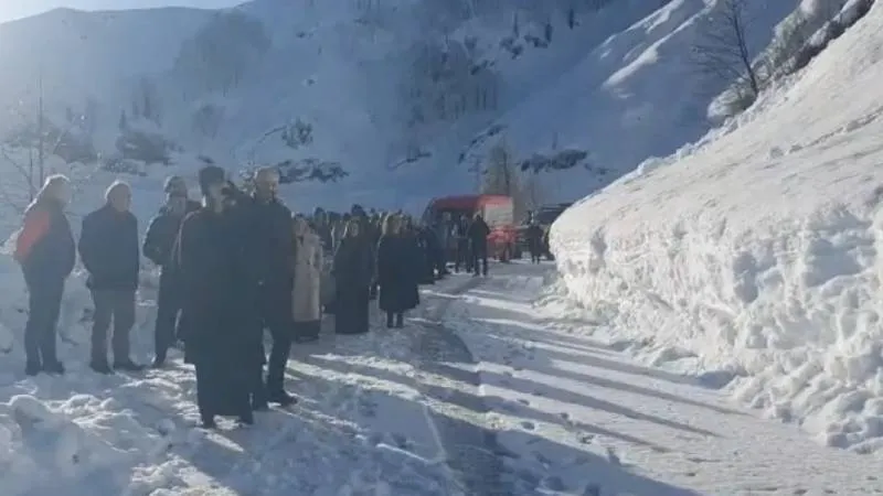 Yol ulaşıma açıldı l