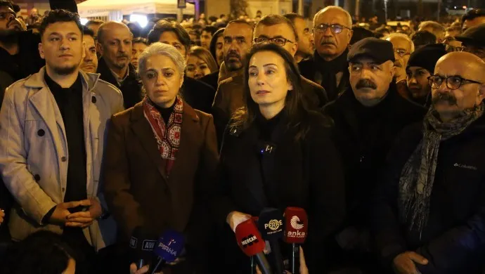 Saatler 04.17’de durdu: Birçok kentte anma