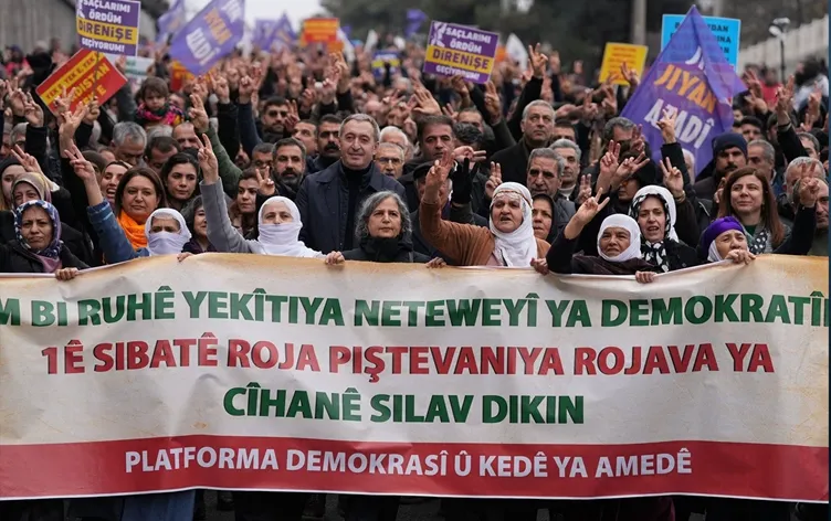Diyarbakır’da on binlerce kişi yürüdü