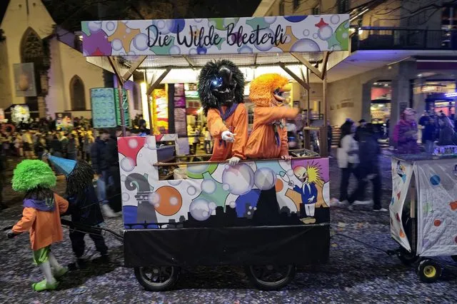 İsviçre’de karnavalda patlama