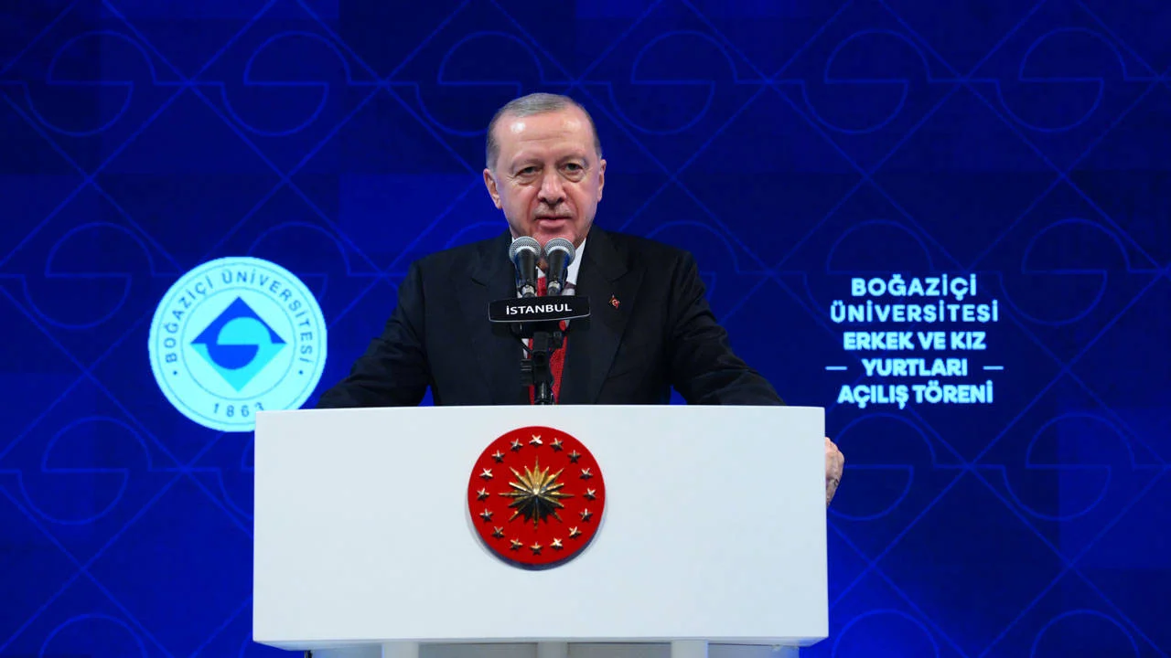 Erdoğan ‘abluka altındaki’ Boğaziçi’nde konuştu l
