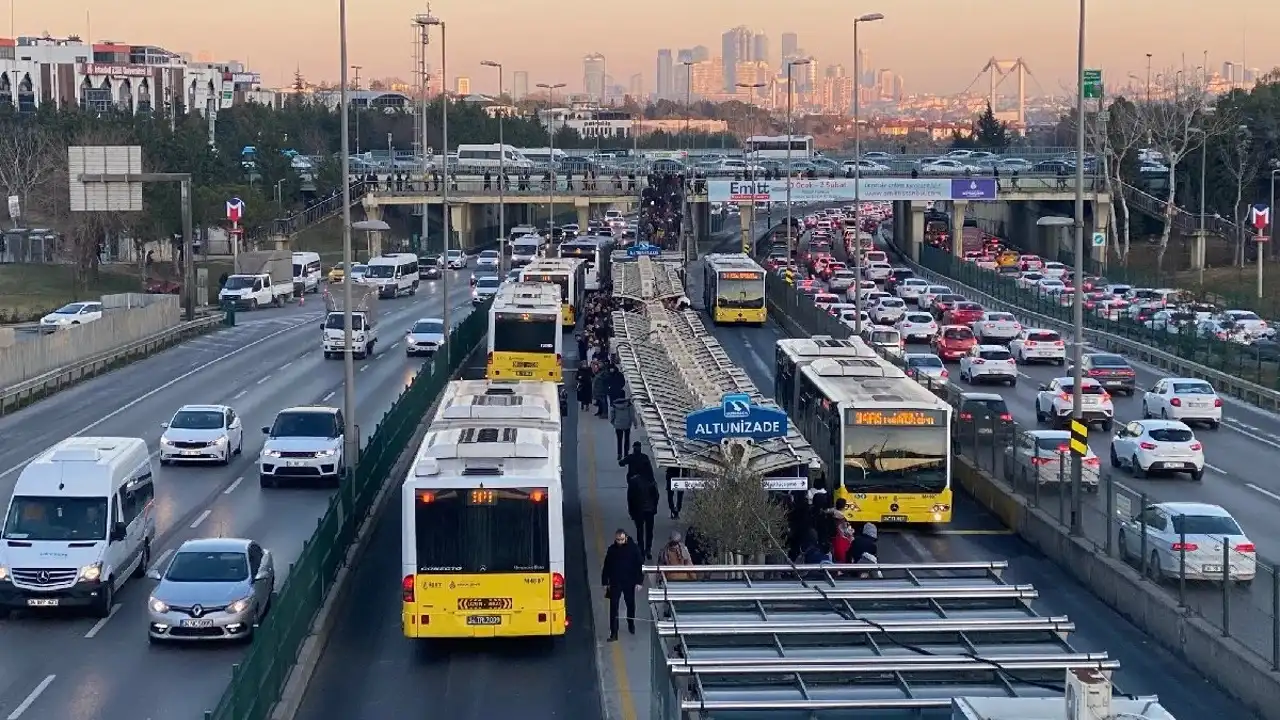 Otobüs, minibüs, taksi, deniz ulaşımı