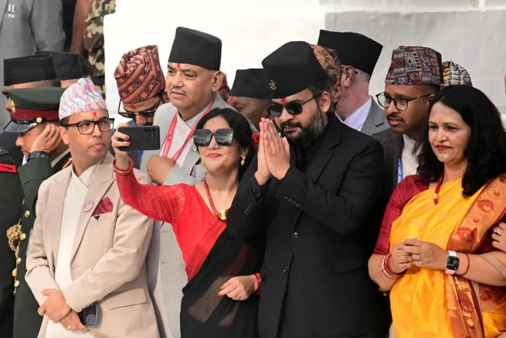 Nepal: Rapçi başbakan göreve başladı