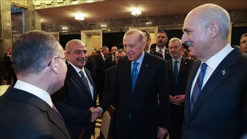 Sırrı Süreyya Önder’in fotoğrafını hediye etti