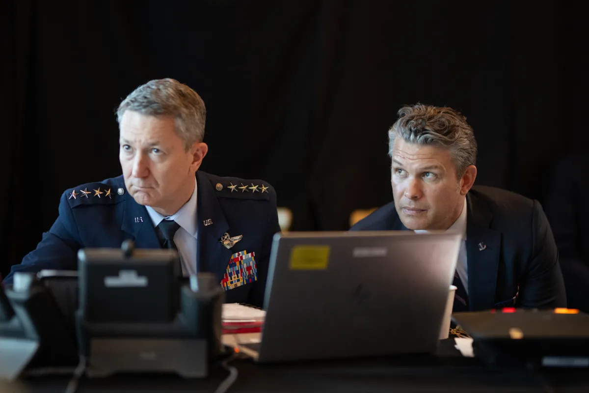 ABD denizaltısı İran gemisini batırdı — Hegseth: Takviye gönderiliyor, daha büyük dalgalar geliyor görseli