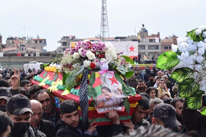 Salih Muslim Kobanî’de binlerce kişi tarafından karşılandı