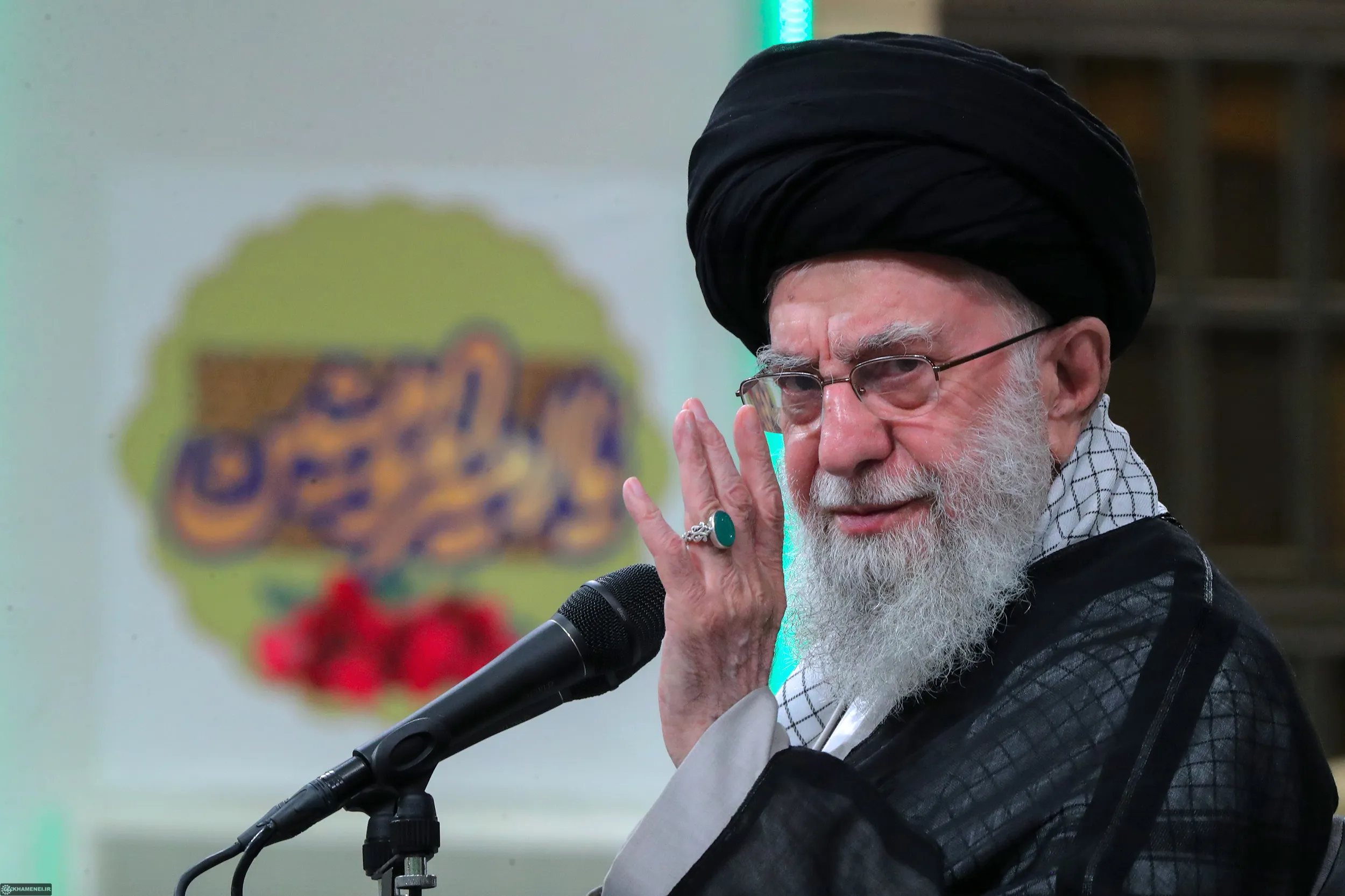 imam-hamanei-gadir-bayrami-tum-muslumanlara-ait-foto_1