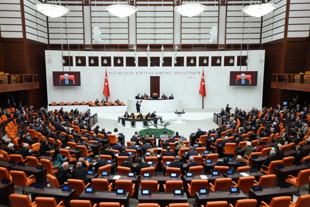 AKP’nin kapalı grup toplantısı başladı — Çerçeve yasa bugün Meclis'e sunulacak görseli