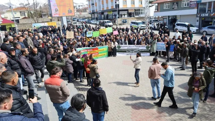 Halk bir kez daha protesto etti