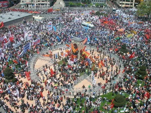 “Meydan protestolara açılsın”