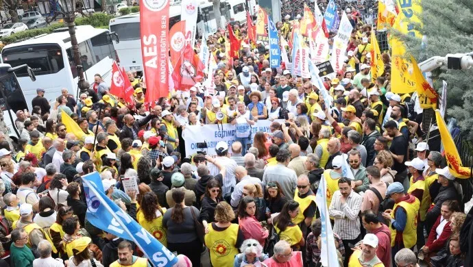 ‘Bakan Tekin ve sorumlular istifa’
