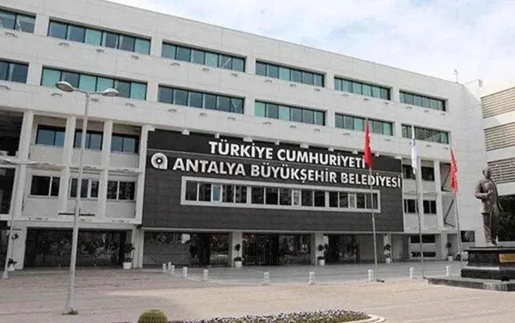 Böcek’in gelini ve 34 görevli gözaltında