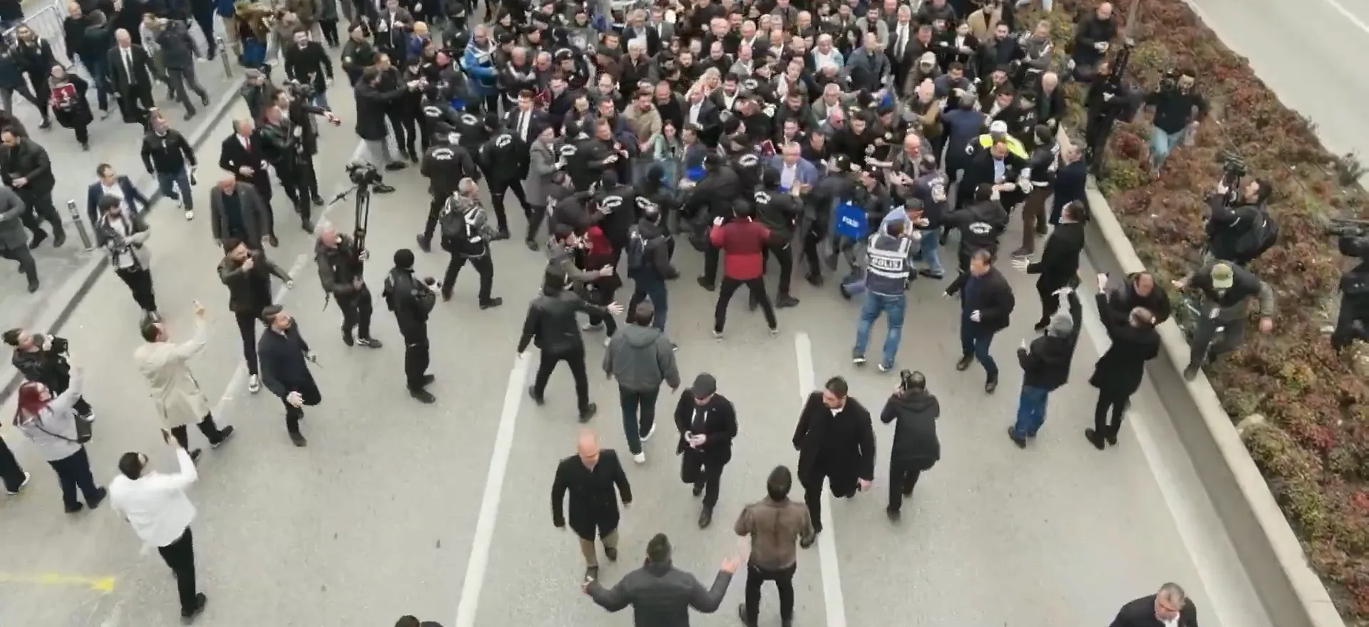 CHP’lilere polis saldırısı