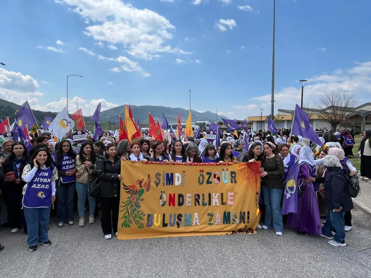 Kadınlar Gemlik’te yürüyüş düzenledi