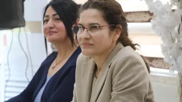 Geçici hükümetin bakanıyla görüştü