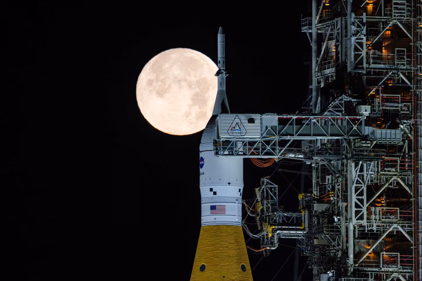NASA’dan Ay’a yolculuk