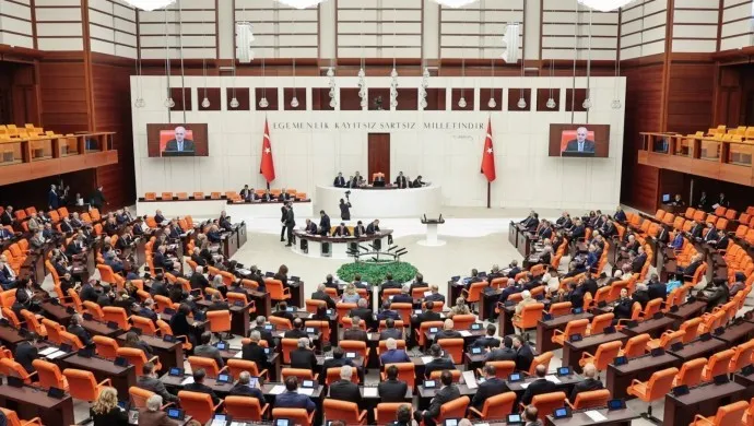 Kürtçe önergesi 3 partinin oylarıyla reddedildi