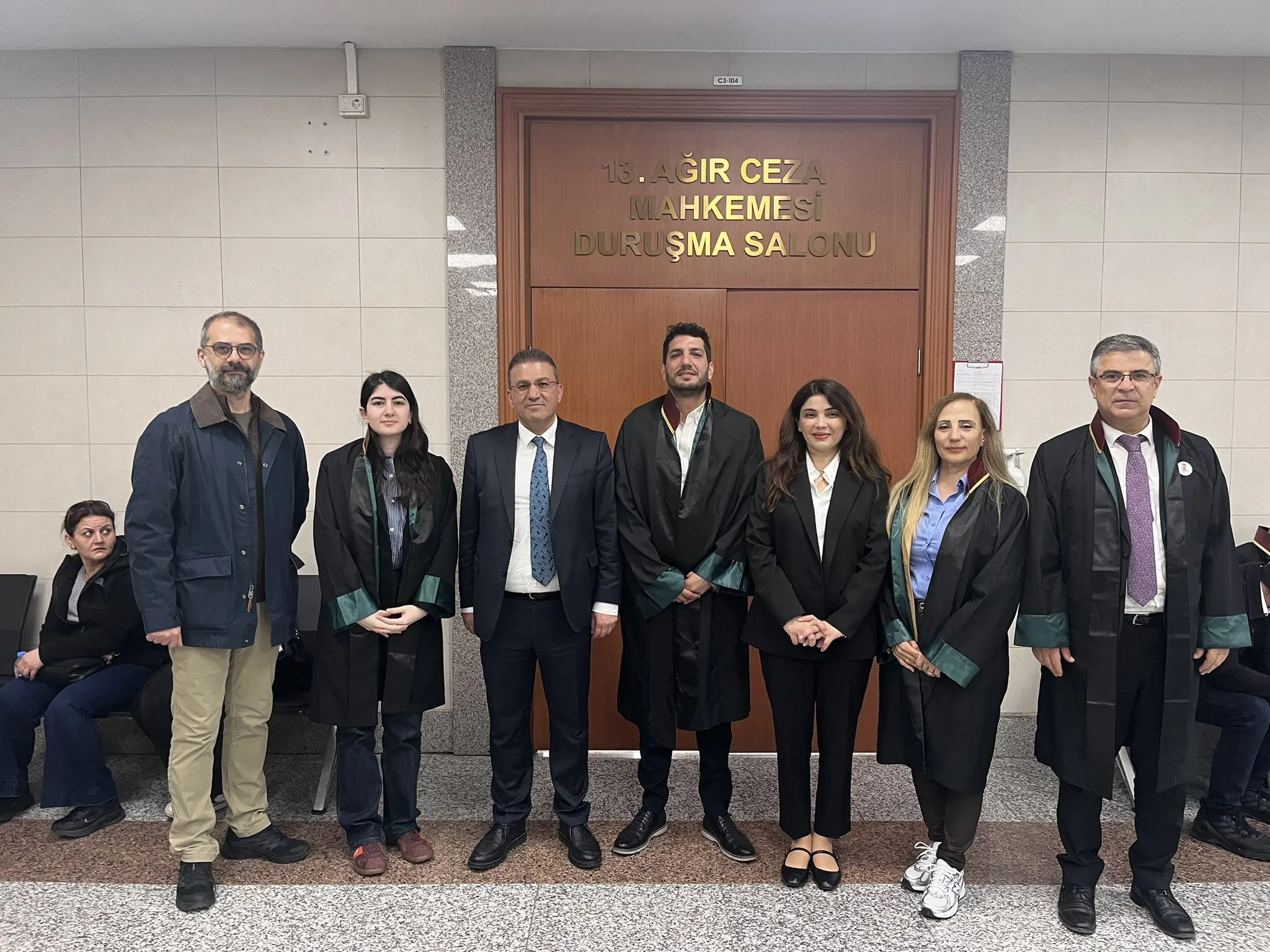 Mesleki faaliyetler ‘suç’ sayıldı