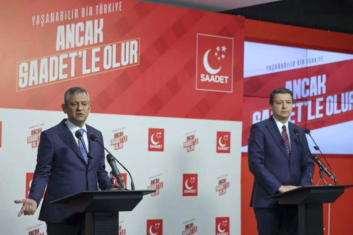 Saadet Partisi’ni ziyaret etti