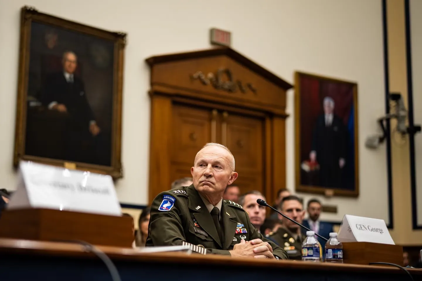 Pentagon istifalarını istedi