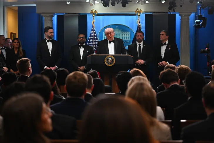 Trump’ın katıldığı yemeğe silahlı saldırı