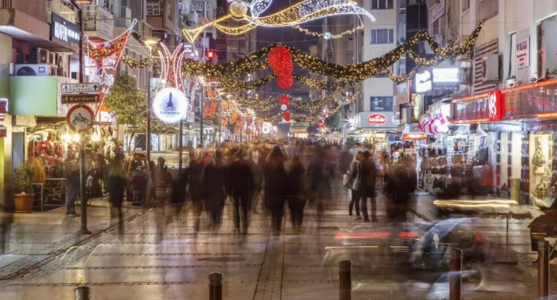 İzmir’e gelenlerin görmek istediği tek cadde! İstiklal’in ikizi deniliyor