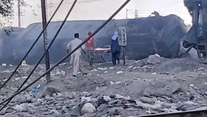 Pakistan’da askeri trene bombalı saldırı