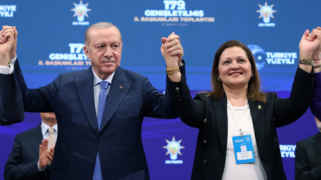 Özel, “Sakın kapımıza gelip yalvarma” dedi