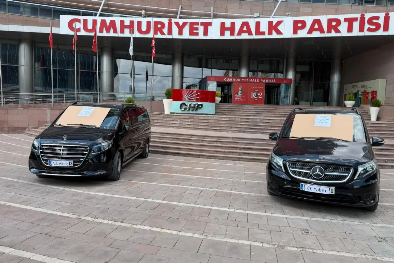 Kılıçdaroğlu iki aracı ‘haram’ diye satışa çıkardı: