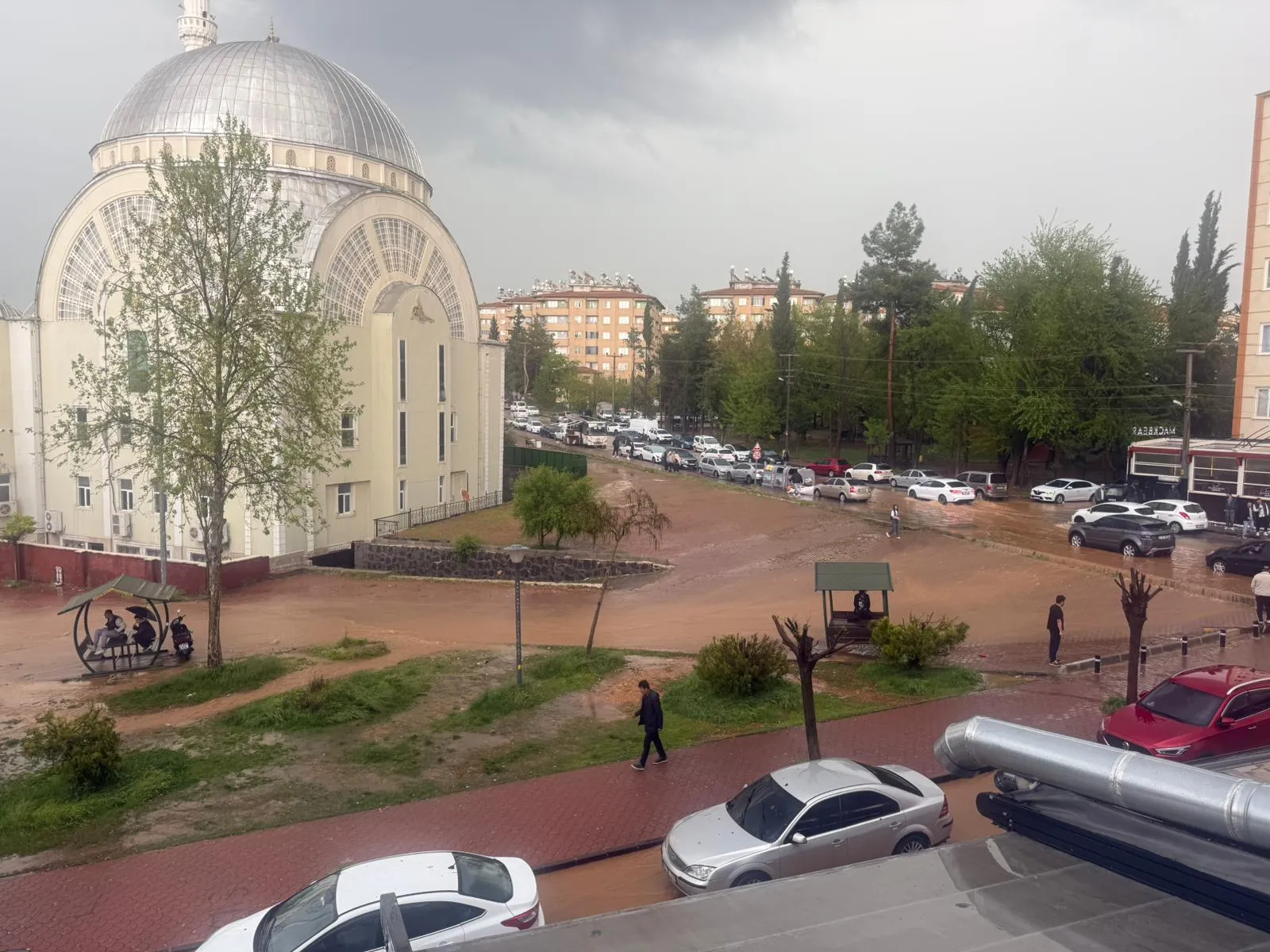 Antep’te fırtına ve sağanak etkili oldu