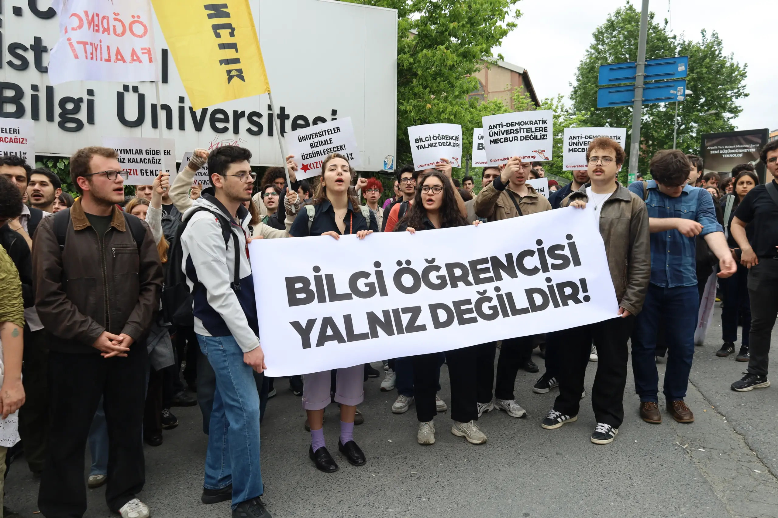 Kapılar kilitlendi, sendikacılara polis müdahalesi