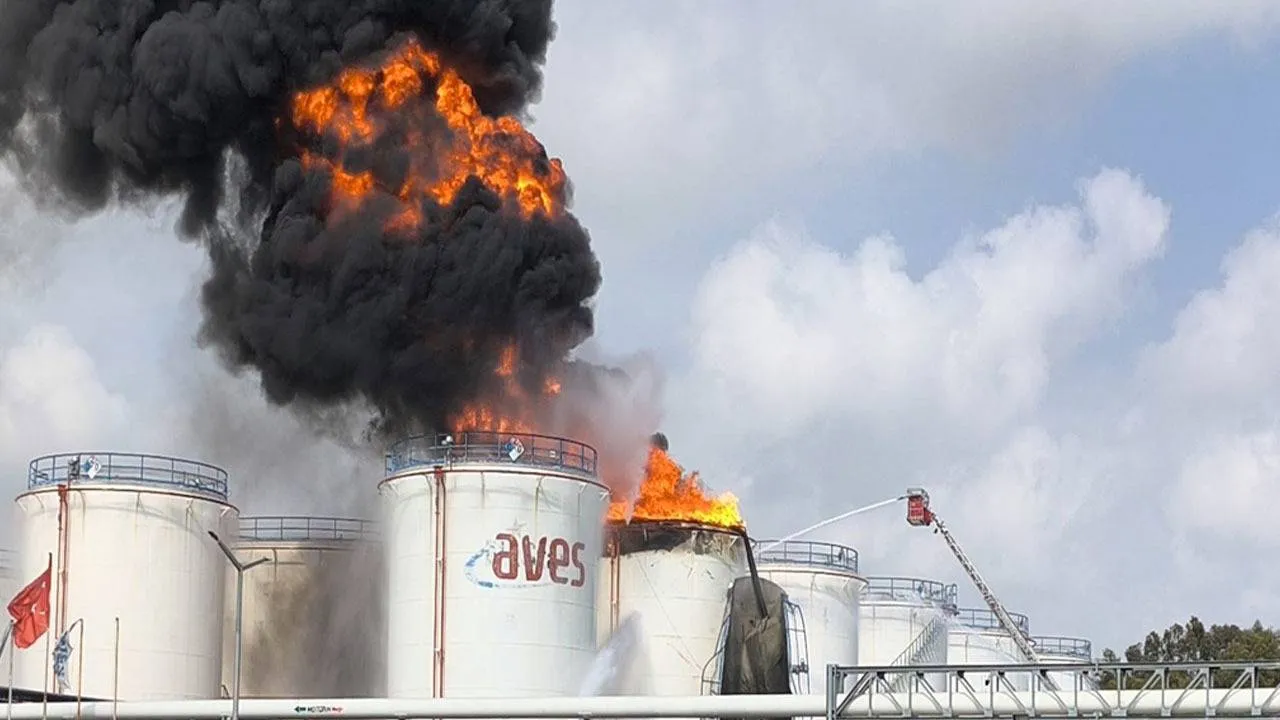 Mersin’de akaryakıt fabrikasında yangın: