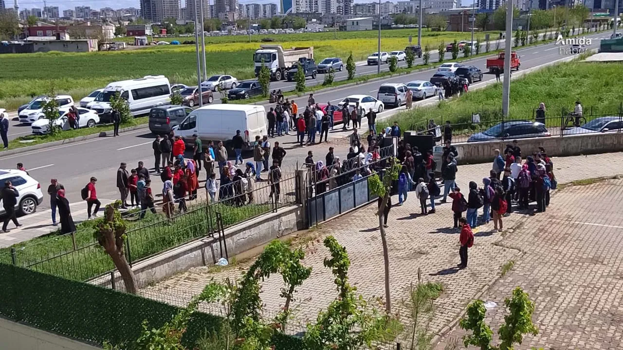 Öğrenciler tahliye edildi: 2 kişi gözaltında