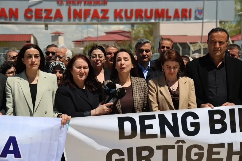 Hakkari Belediye Eşbaşkanını cezaevinde ziyaret etti