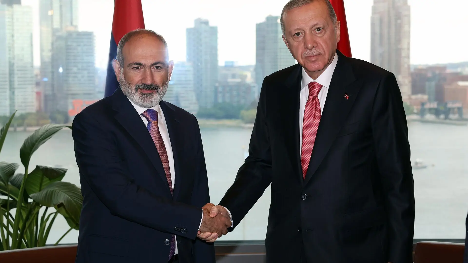 Paşinyan Erdoğan’la görüştü